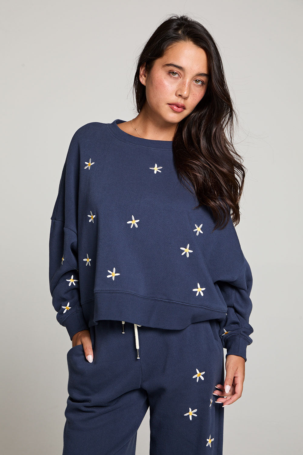 Daisy Embroidery Long Sleeve Pullover WOMENS chaserbrand