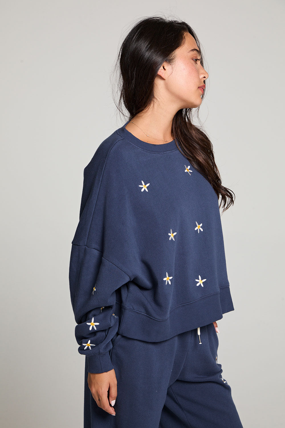 Daisy Embroidery Long Sleeve Pullover WOMENS chaserbrand