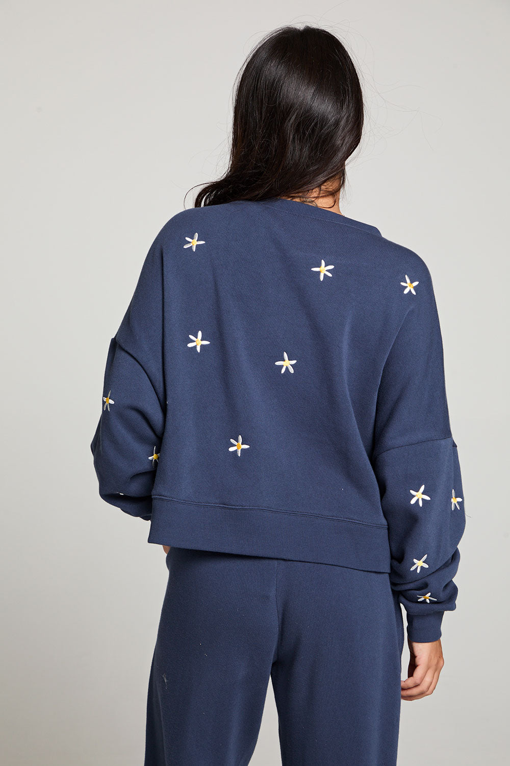 Daisy Embroidery Long Sleeve Pullover WOMENS chaserbrand