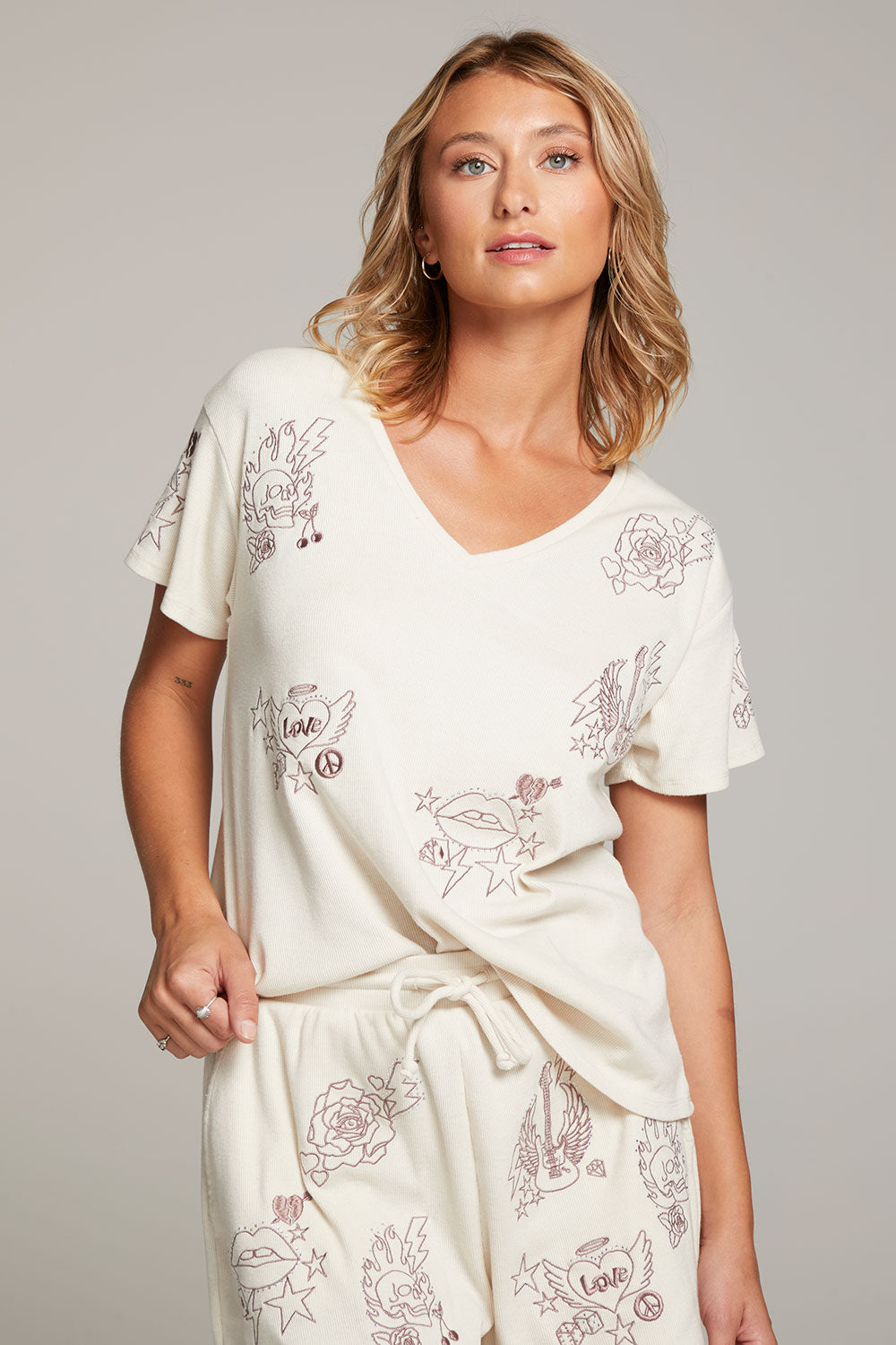 Love Rock Embroidery Tee WOMENS chaserbrand