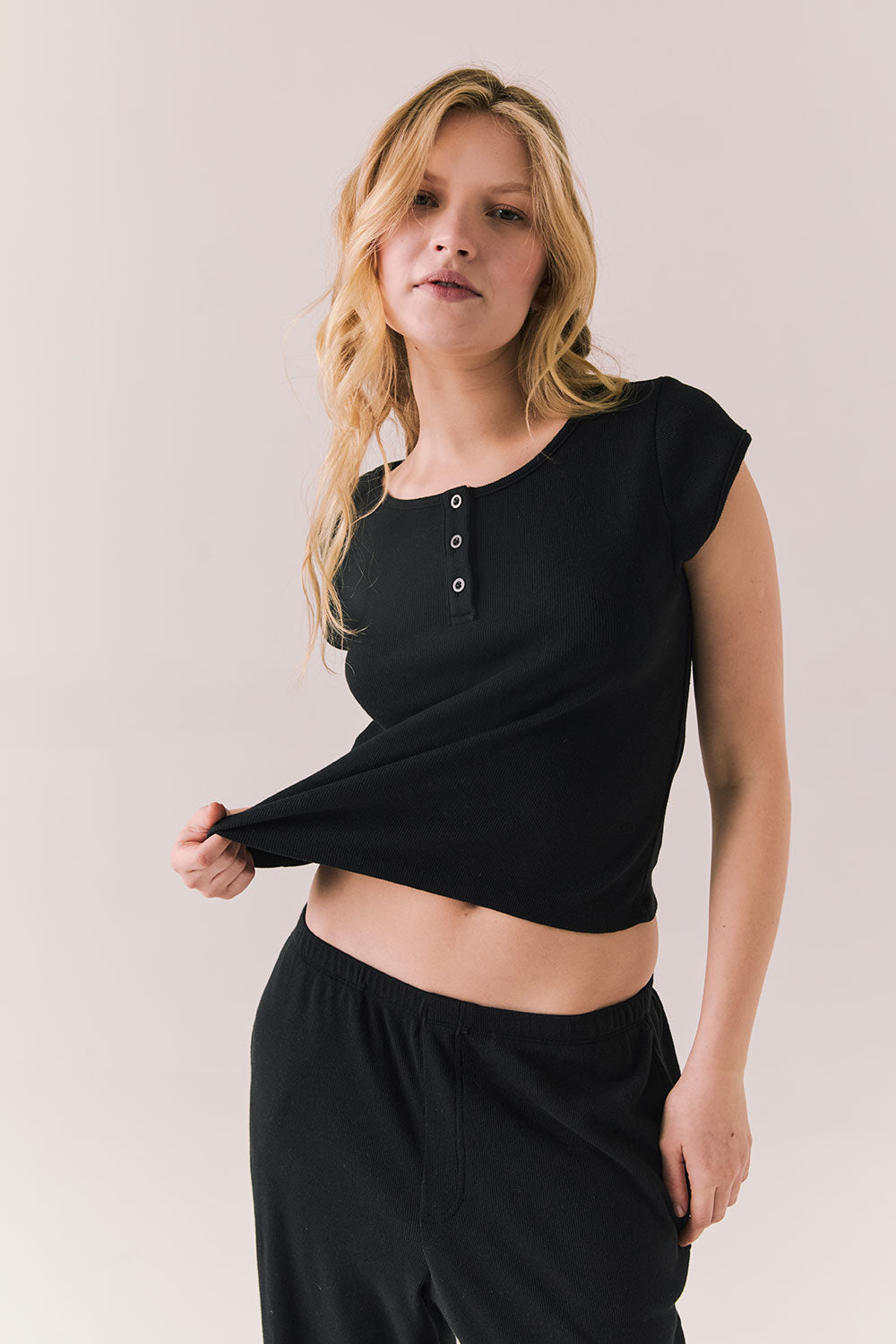 Yale True Black Tee
