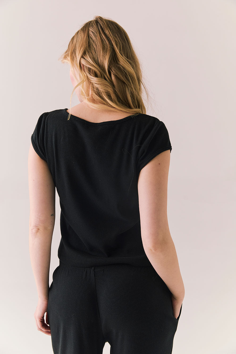 Yale True Black Tee