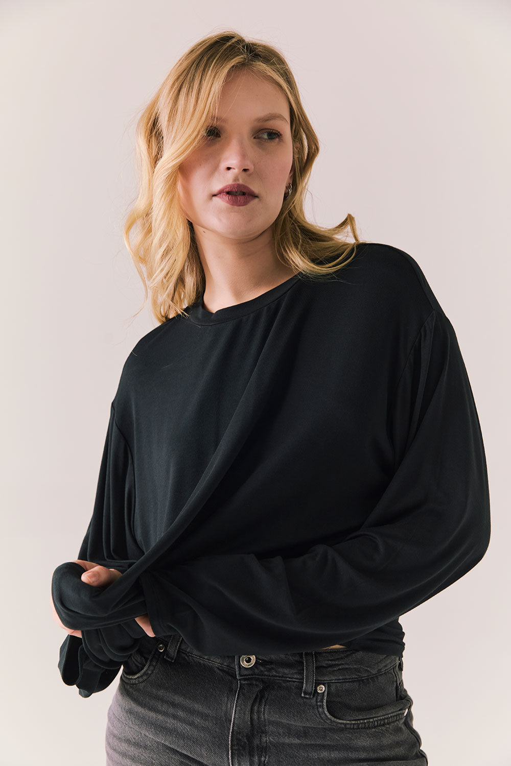 Nele True Black Long Sleeve