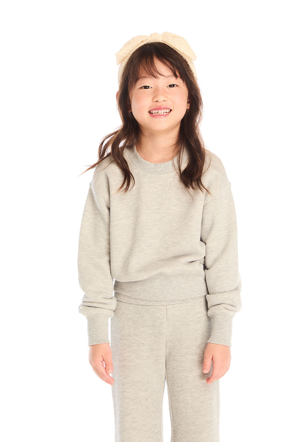 Girl wearing Chaser’s Danni Heather Grey Pullover with matching Tara Leggings on a white background