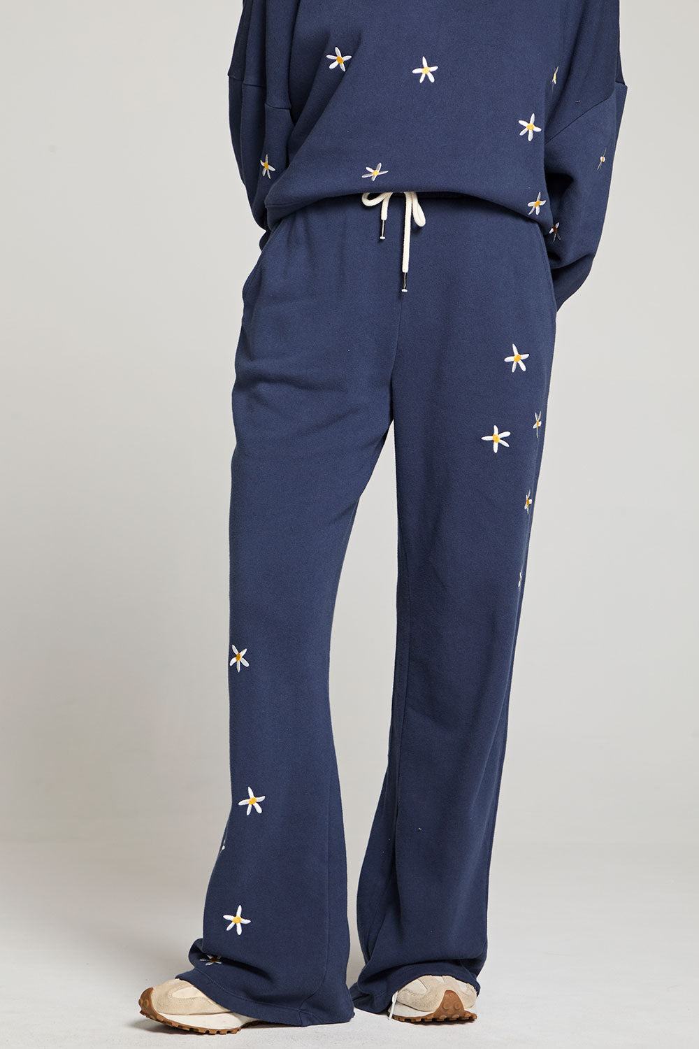 Daisy Embroidery Pant WOMENS chaserbrand