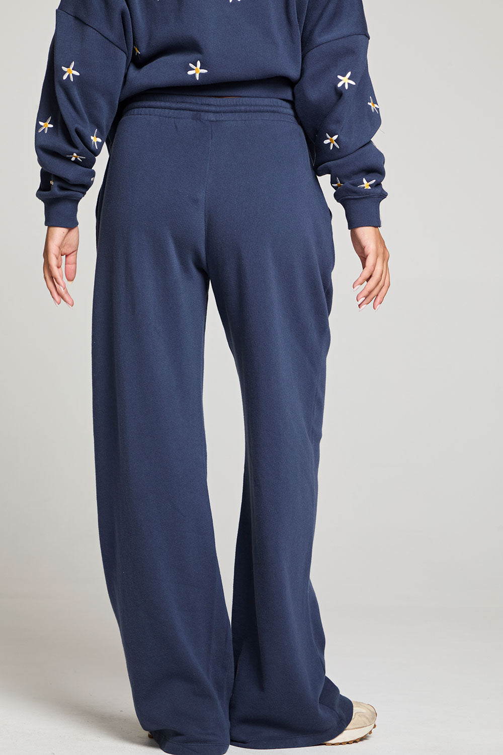 Daisy Embroidery Pant WOMENS chaserbrand