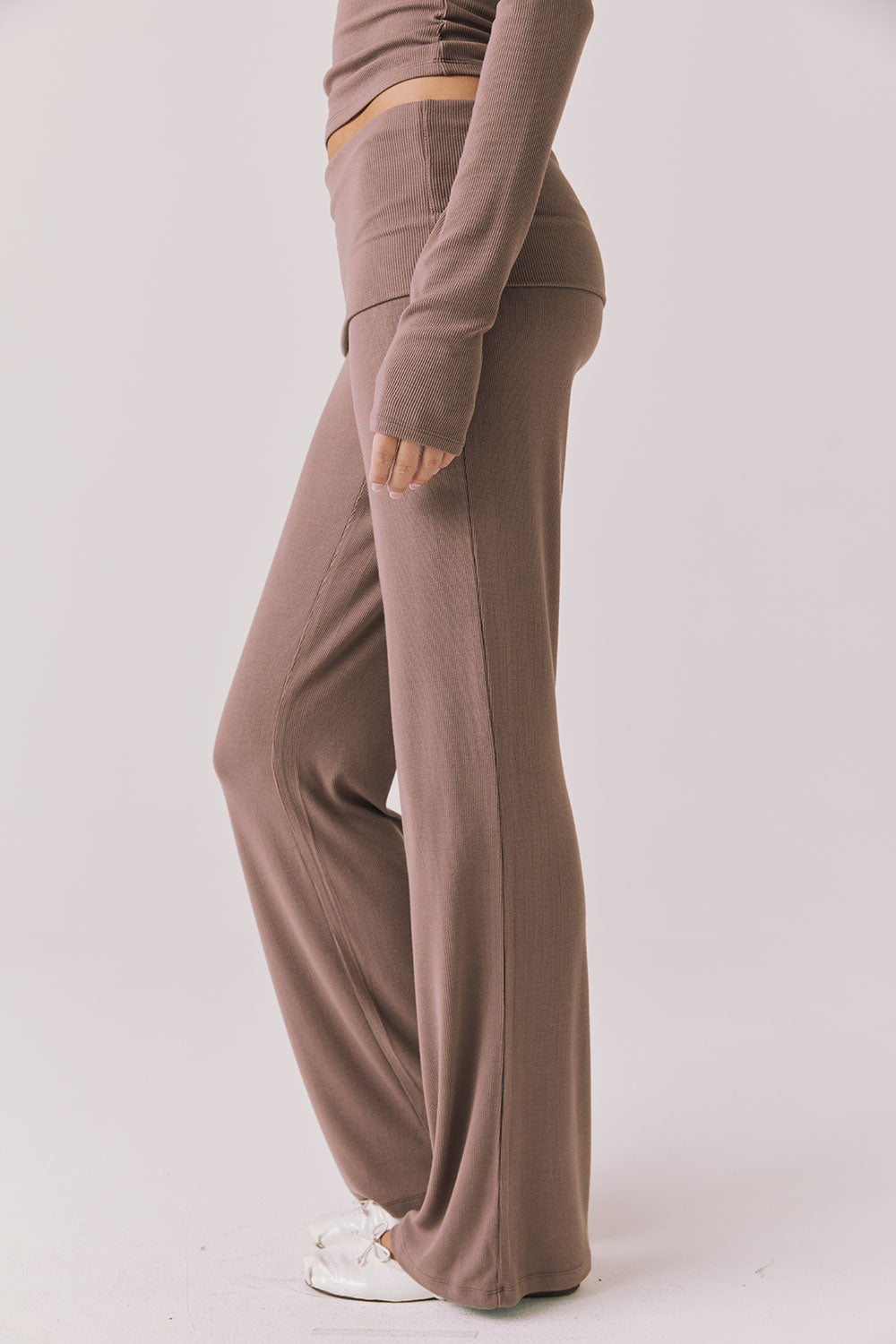 Side view of woman wearing Chaser’s Deep Taupe Mantra Legging on a plain background