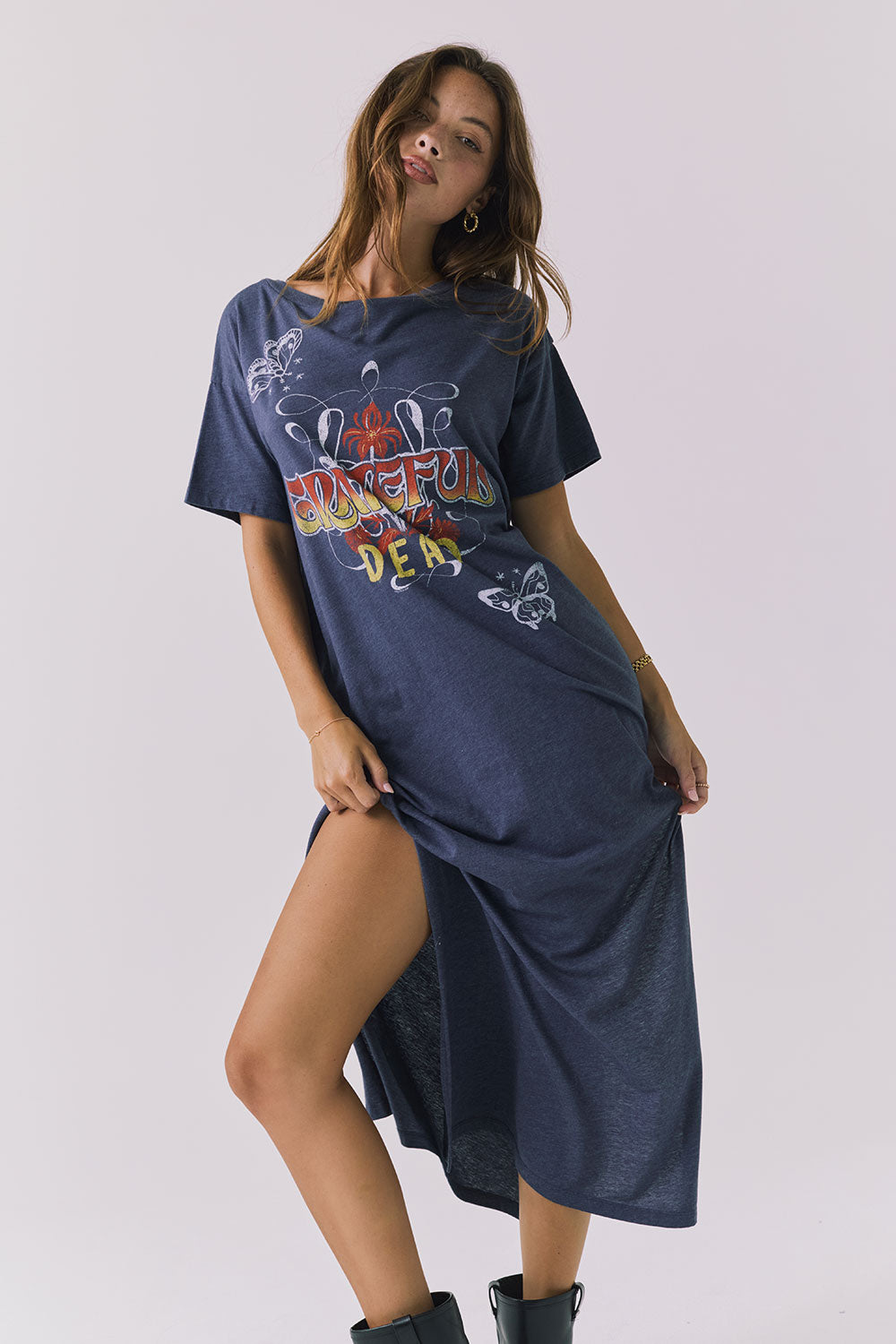 Chaser Grateful Dead West Coast Rose Tee Shirt Dress in Slate styled full length showing the laid back midi length and casual rock inspired attitude