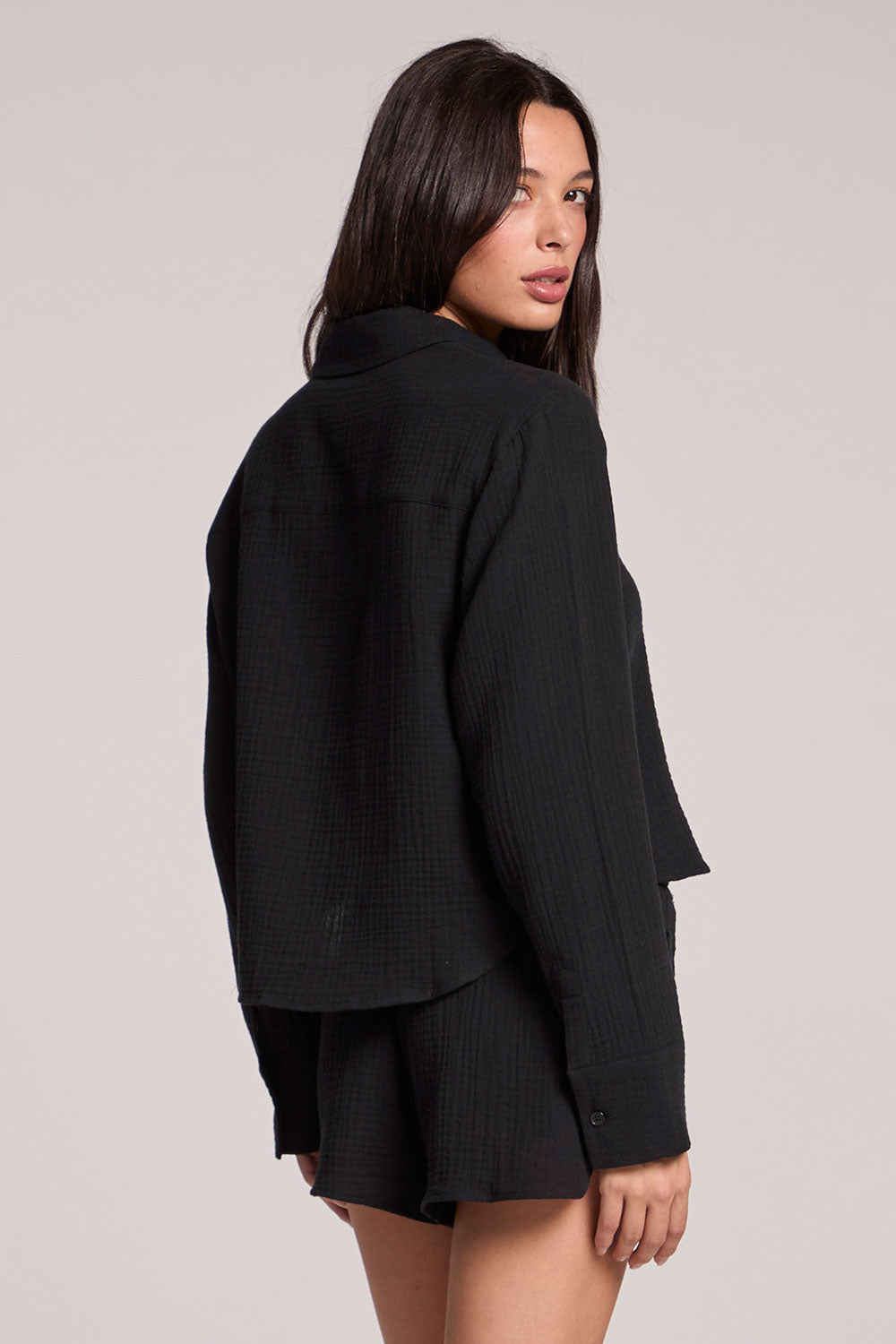 True Black Paso Crop Button Up - Cropped Cotton Shirt | Chaser