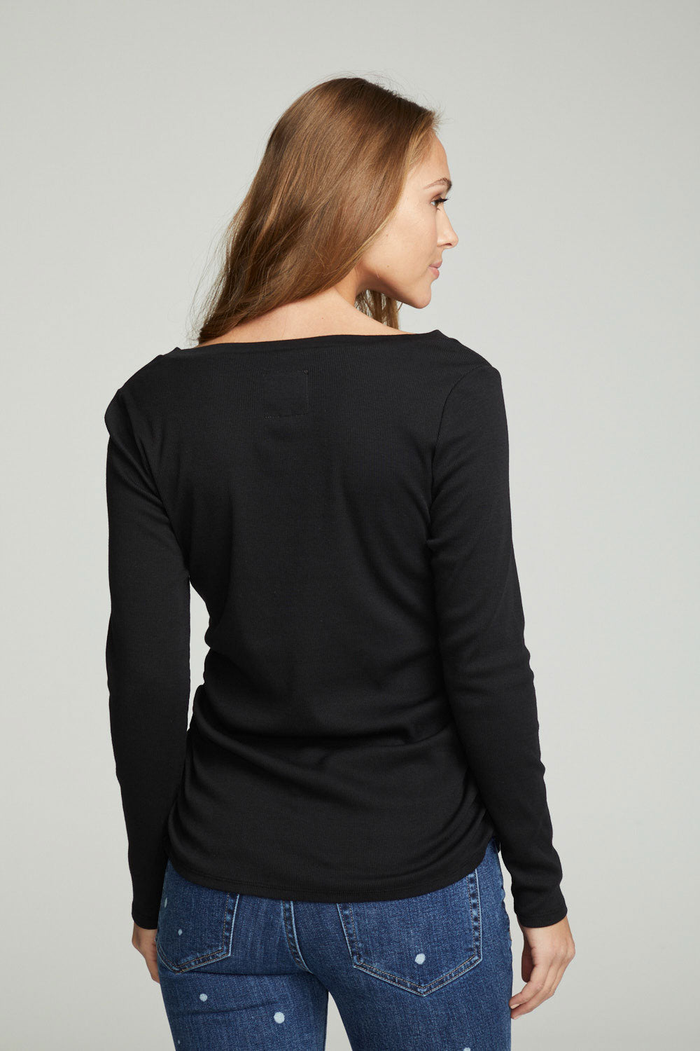 Long Sleeve Split Neck Rouched Side Tee WOMENS chaserbrand