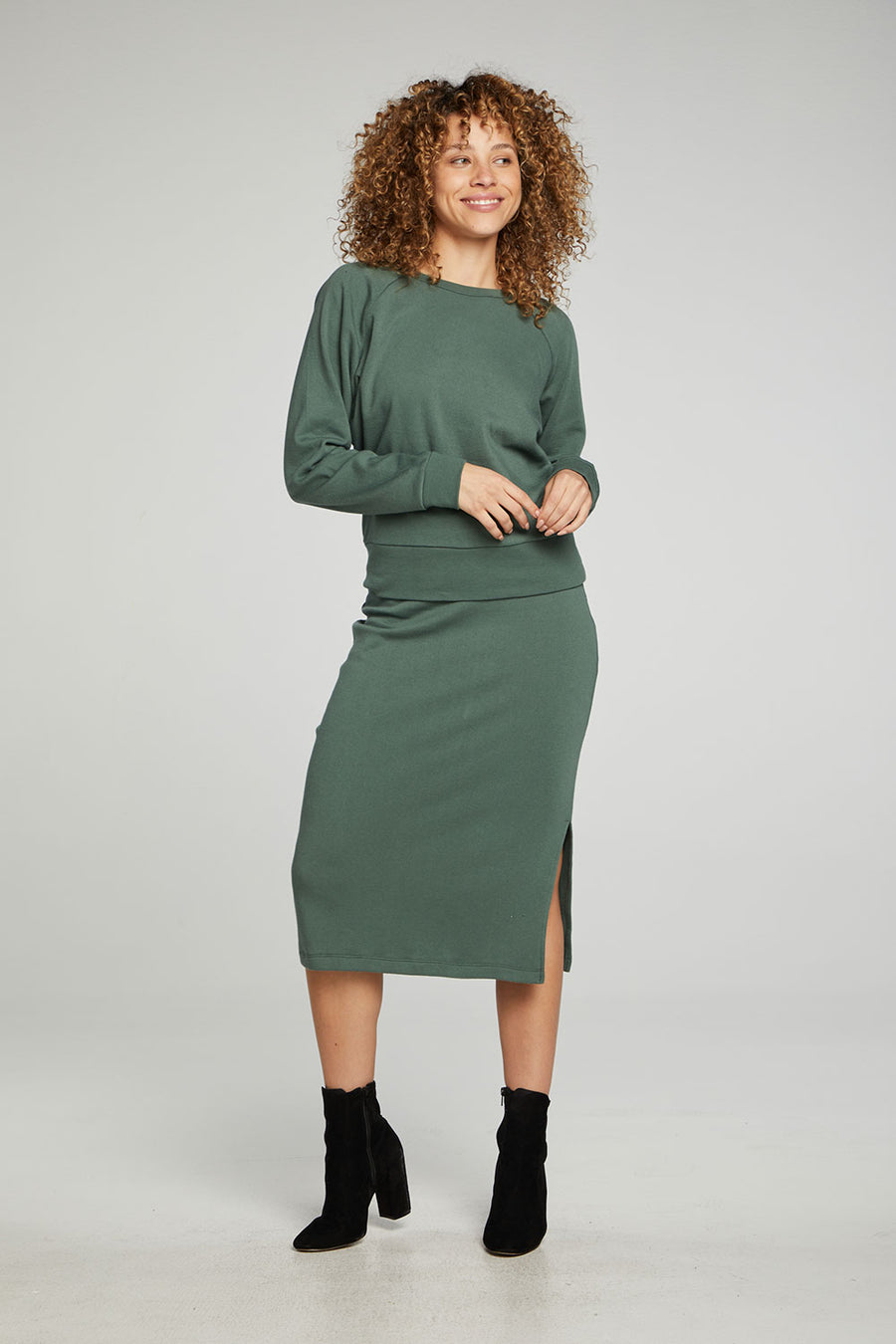 Long Sleeve Crew Neck Raglan Pullover WOMENS chaserbrand