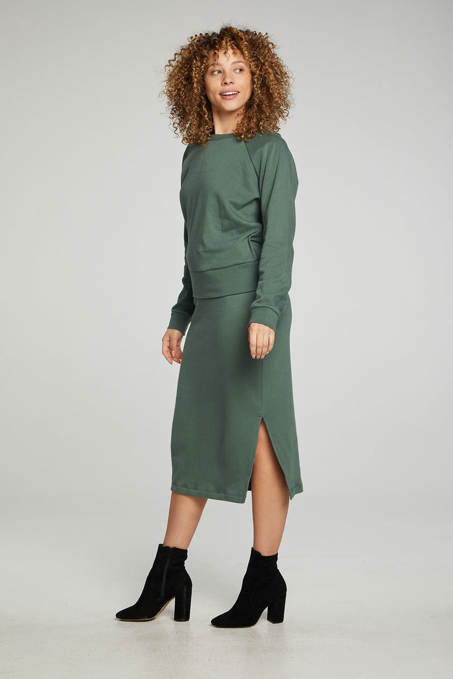 Long Sleeve Crew Neck Raglan Pullover WOMENS chaserbrand